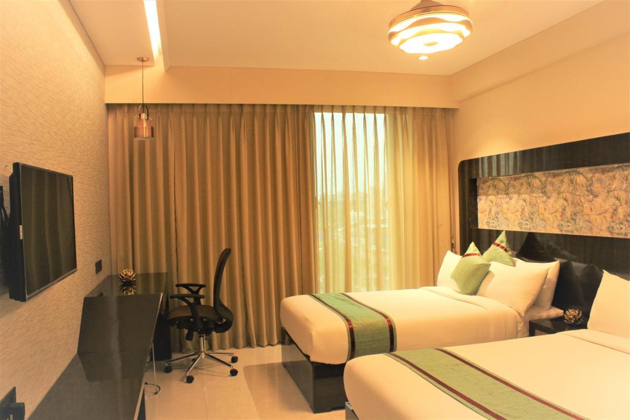 Zip By Spree Hotels Surate Exterior foto