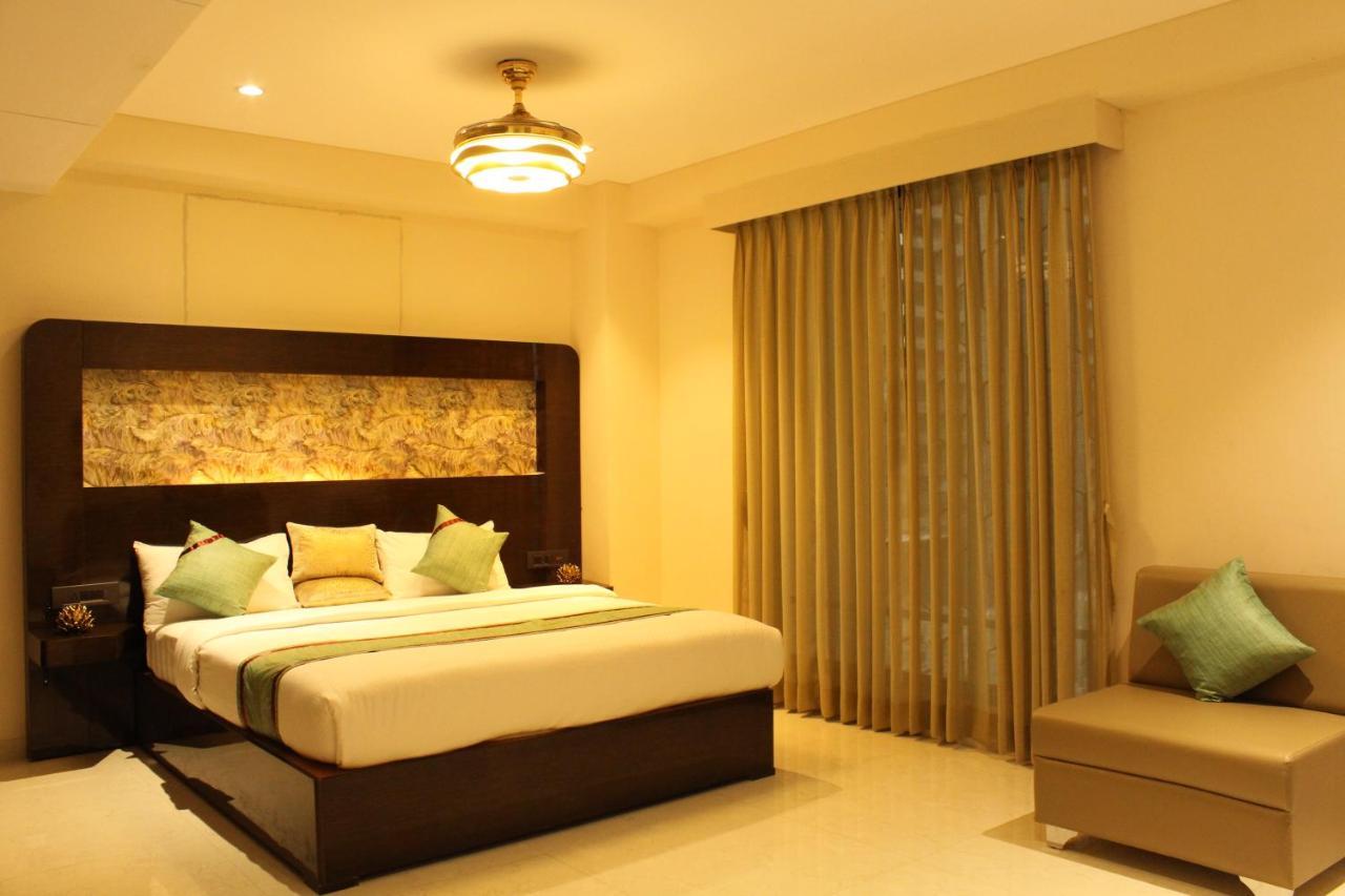 Zip By Spree Hotels Surate Exterior foto