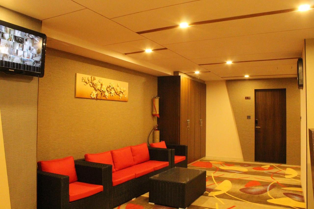 Zip By Spree Hotels Surate Exterior foto