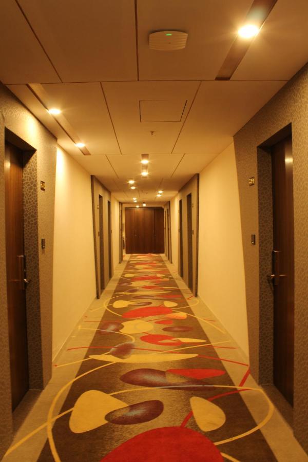 Zip By Spree Hotels Surate Exterior foto