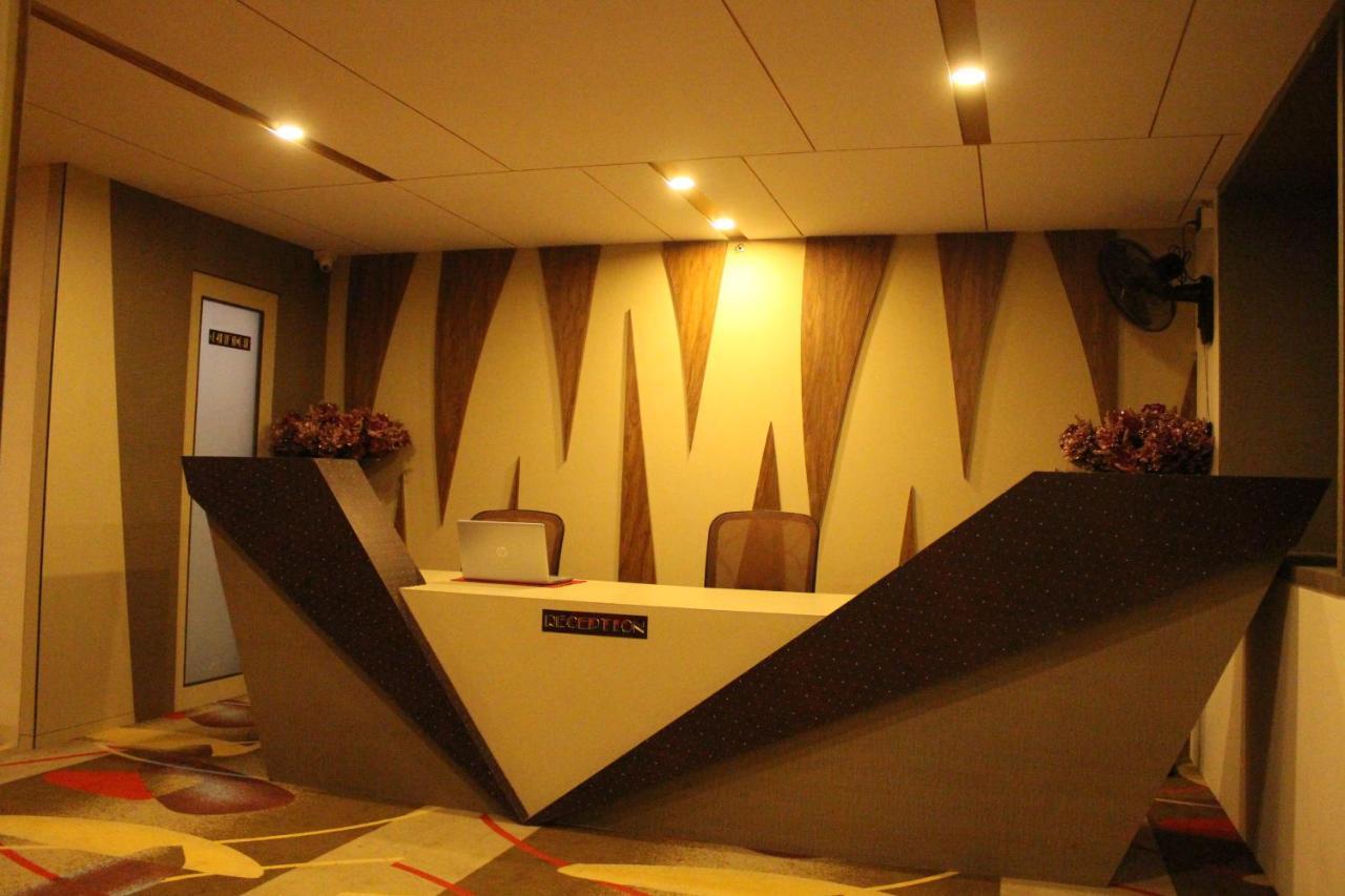 Zip By Spree Hotels Surate Exterior foto