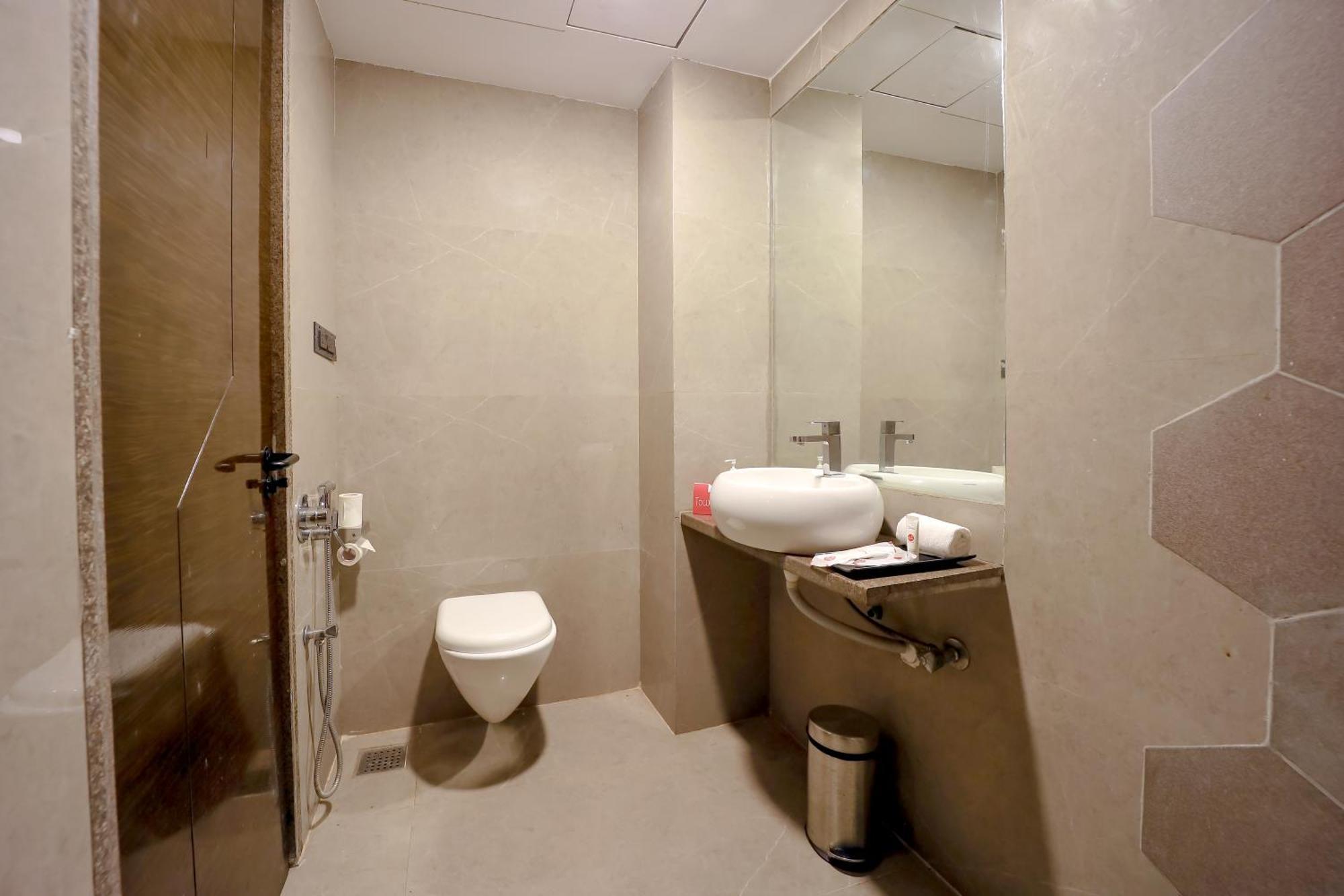 Zip By Spree Hotels Surate Exterior foto