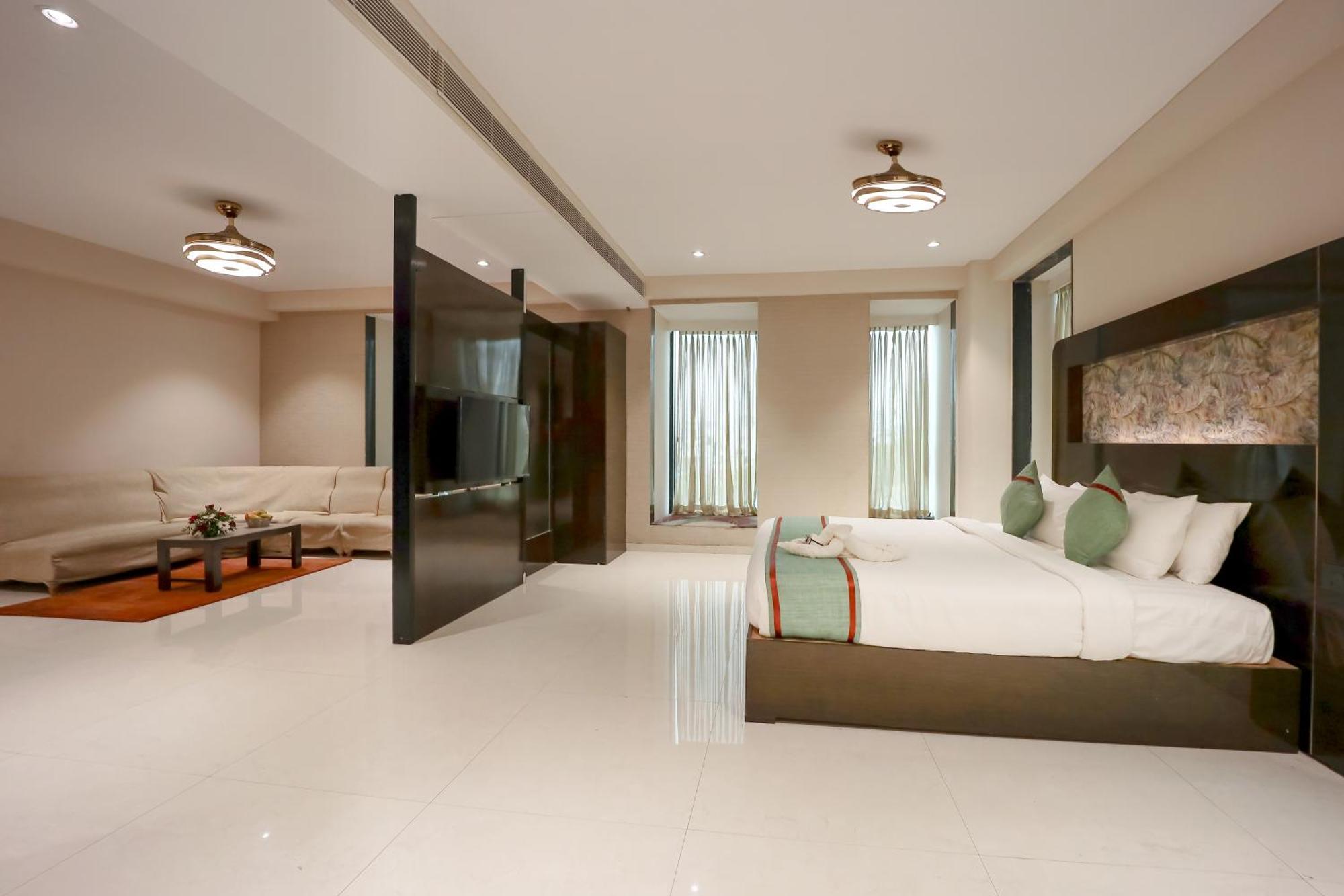 Zip By Spree Hotels Surate Exterior foto
