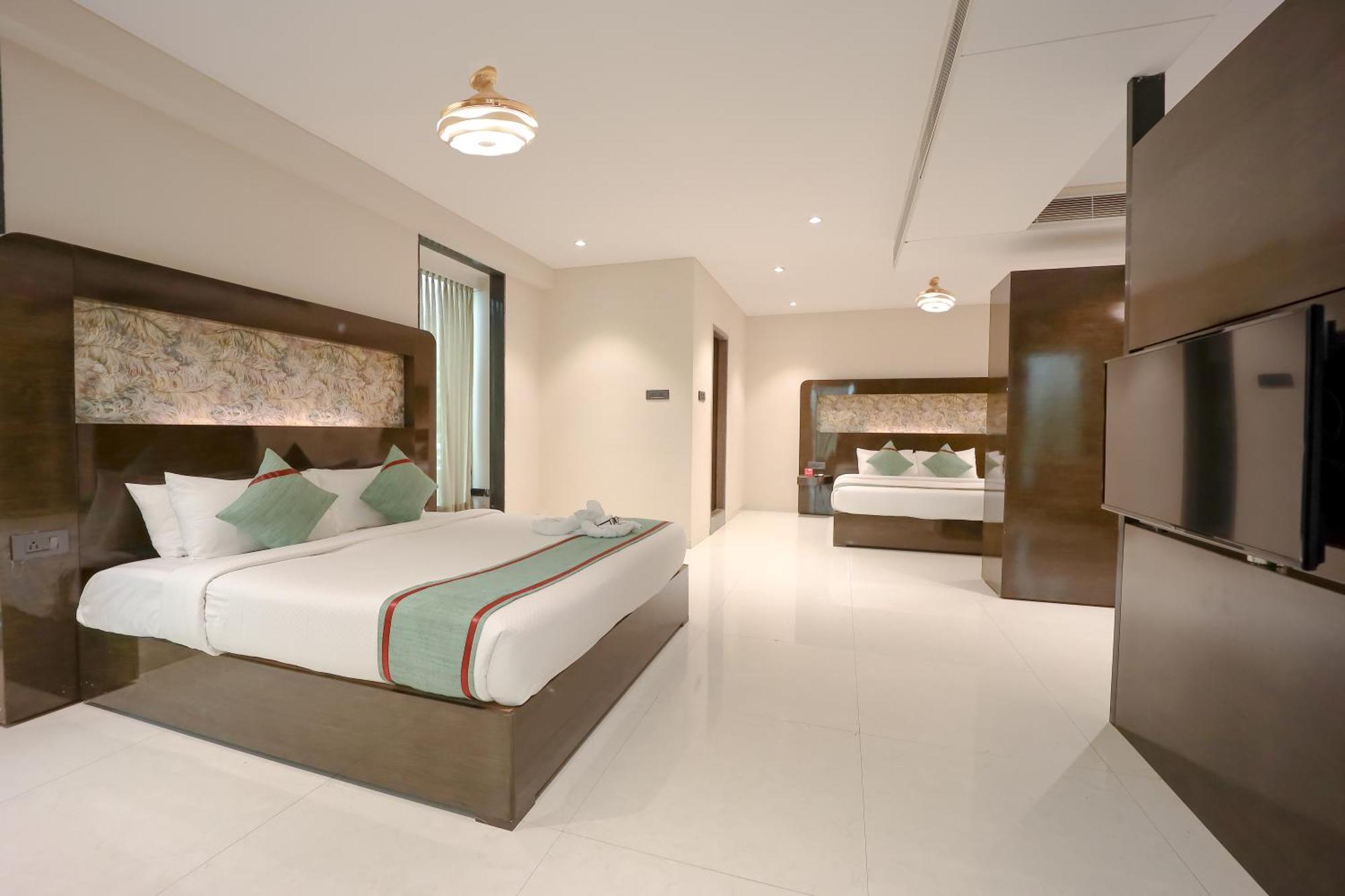 Zip By Spree Hotels Surate Exterior foto