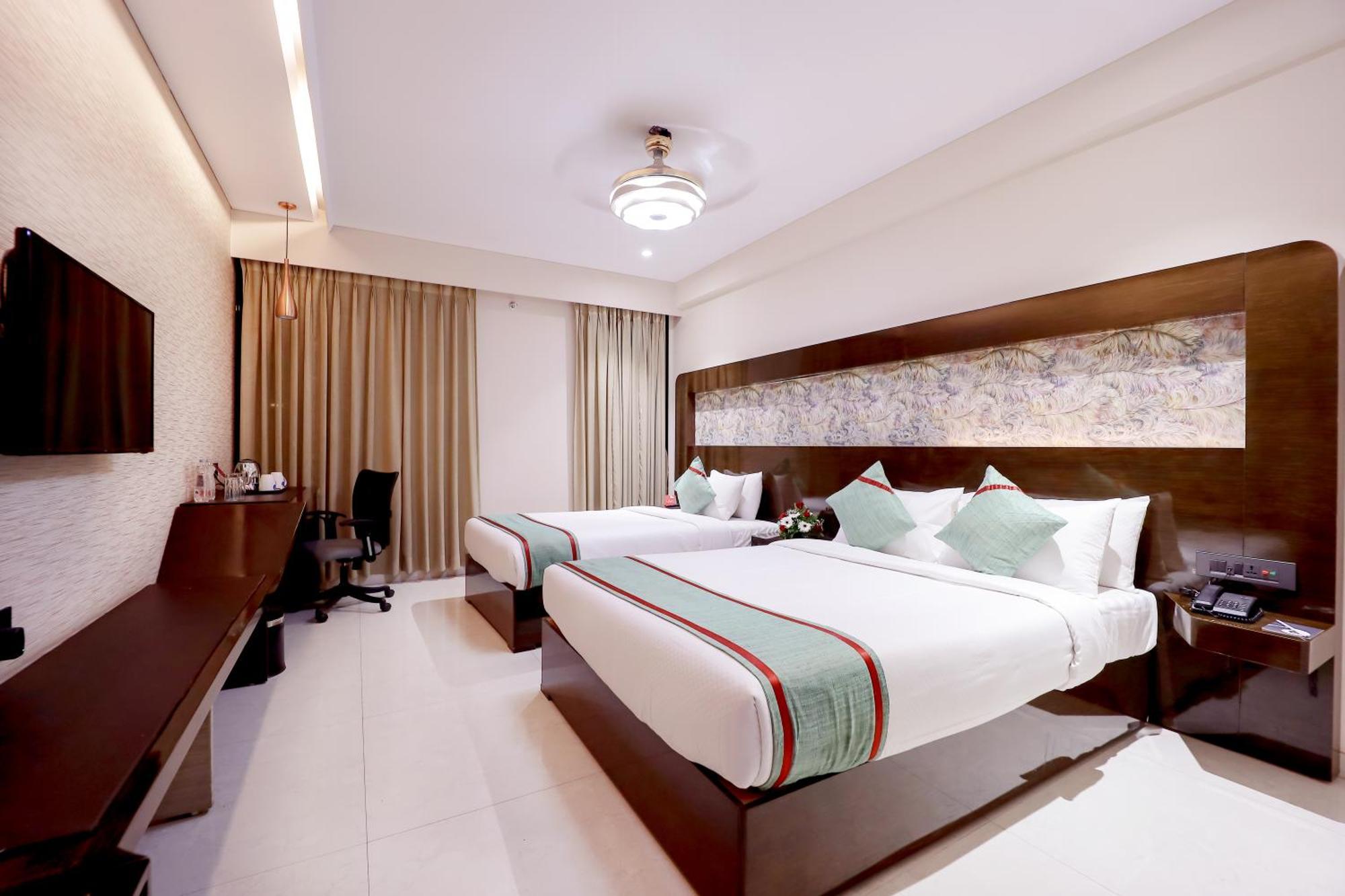 Zip By Spree Hotels Surate Exterior foto