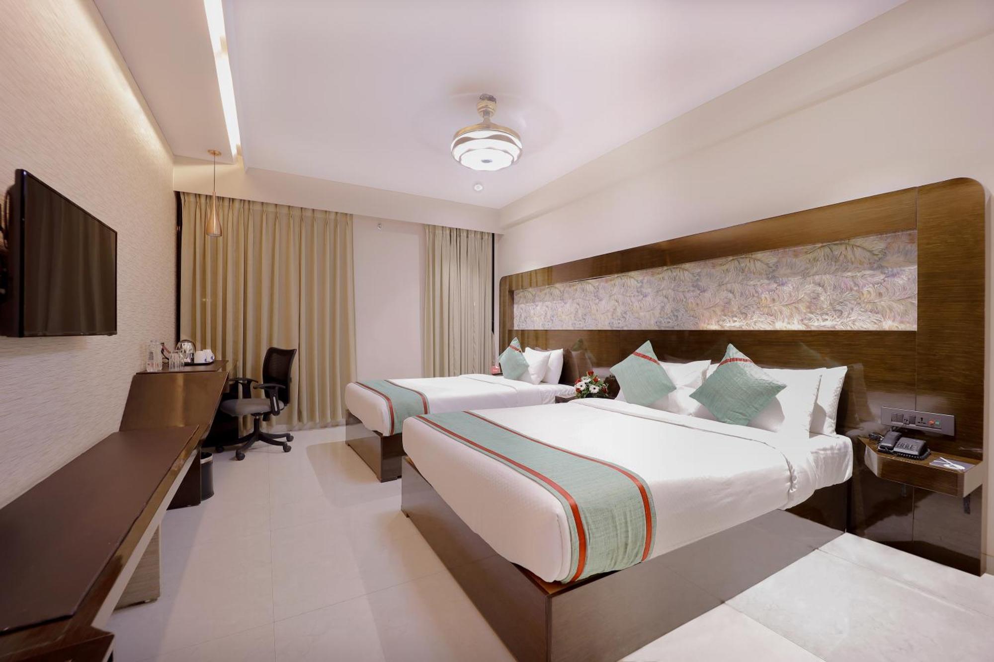 Zip By Spree Hotels Surate Exterior foto