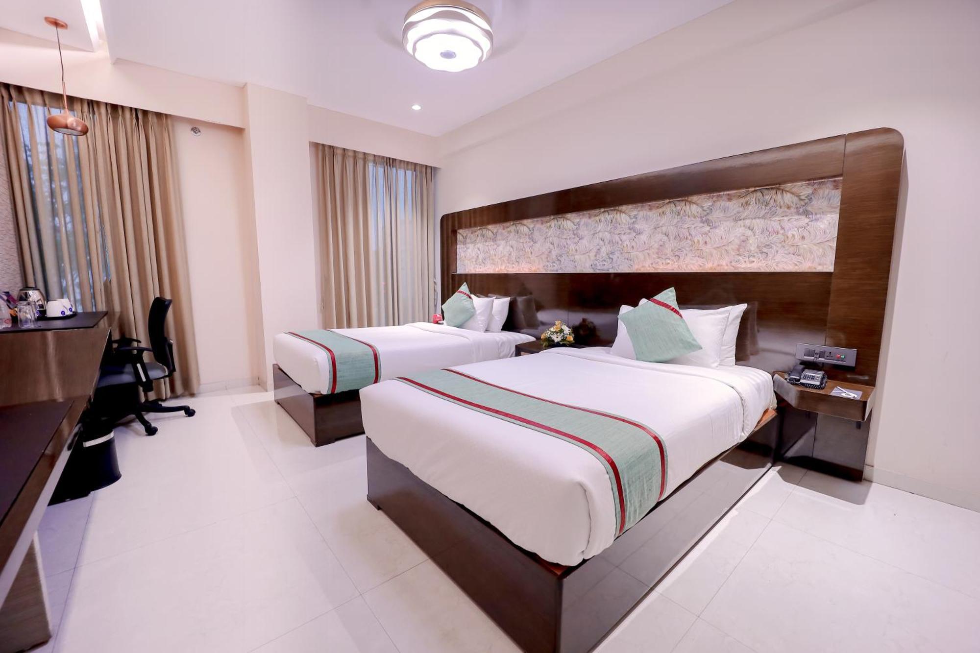 Zip By Spree Hotels Surate Exterior foto