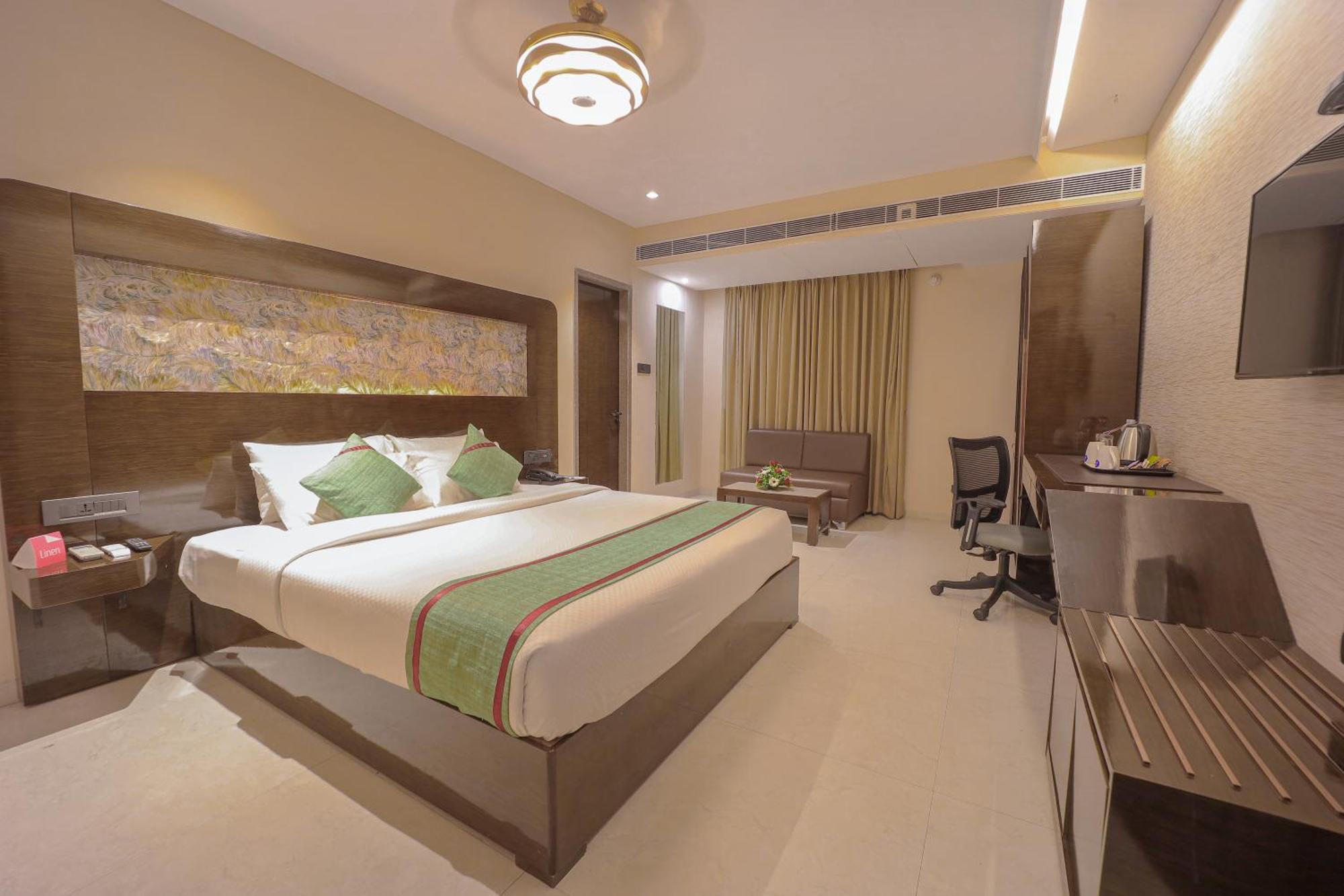 Zip By Spree Hotels Surate Exterior foto