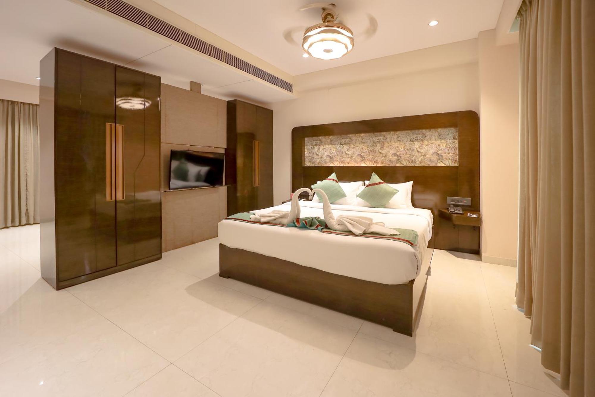Zip By Spree Hotels Surate Exterior foto