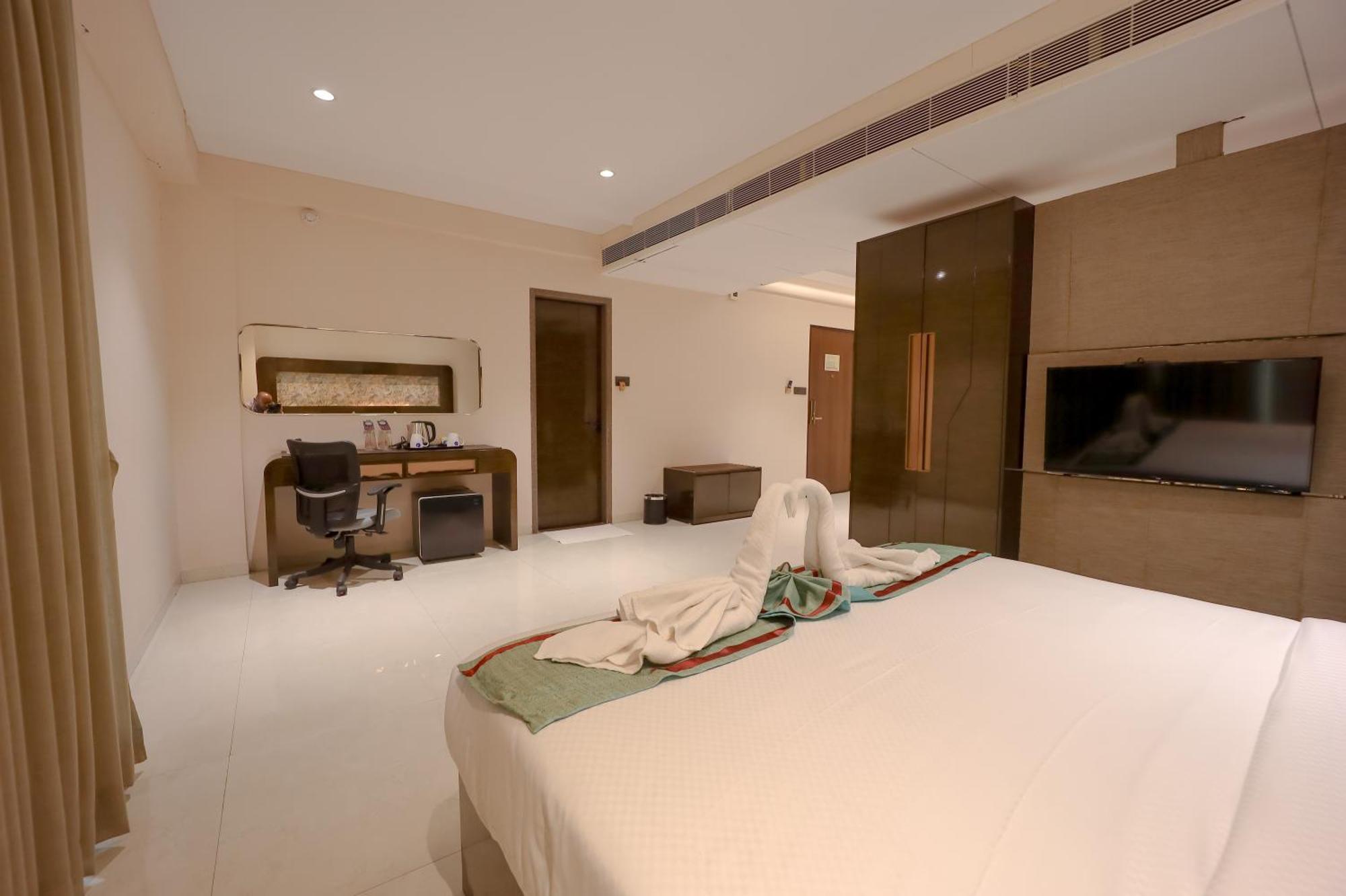 Zip By Spree Hotels Surate Exterior foto